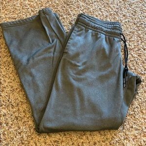 Women’s Under Armour Cold Gear sweatpants Medium